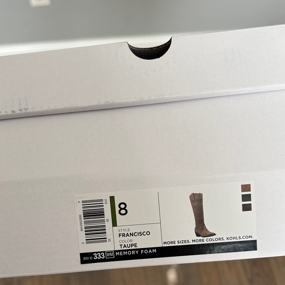 Elegant Tan Heeled Boots - Picture 12 of 13